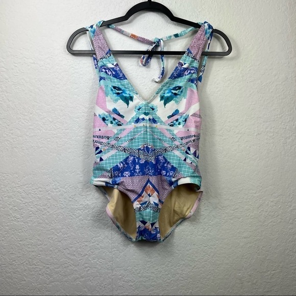 Paper Sails Swim V Neckline Open Back One Piece Swimsuit - Picture 1 of 9